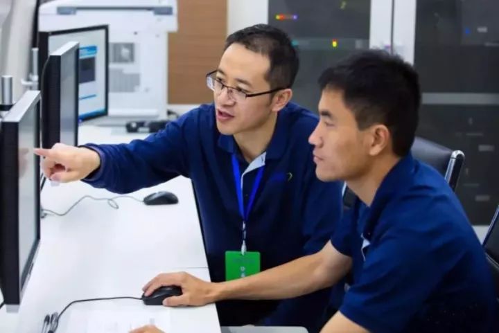 △中国铁道科学研究院开发部工作人员正在作业