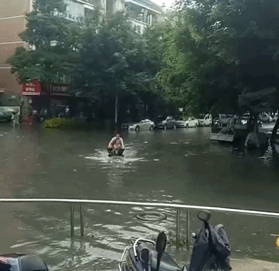 朋友圈传疯了,白湖亭有人涉水触电身亡?真相是