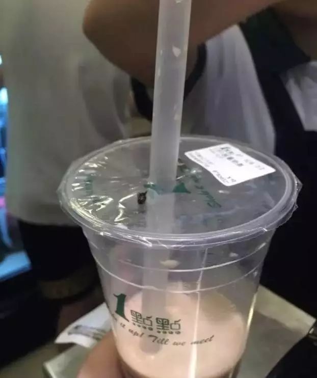 有人在奶茶里喝出螺丝钉!这家知名奶茶店你喝过吗?