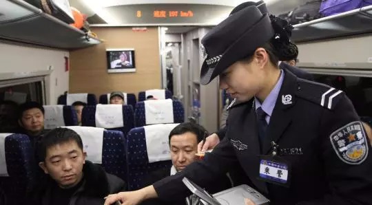 大快人心!霸座男被限制乘坐所有火车席别