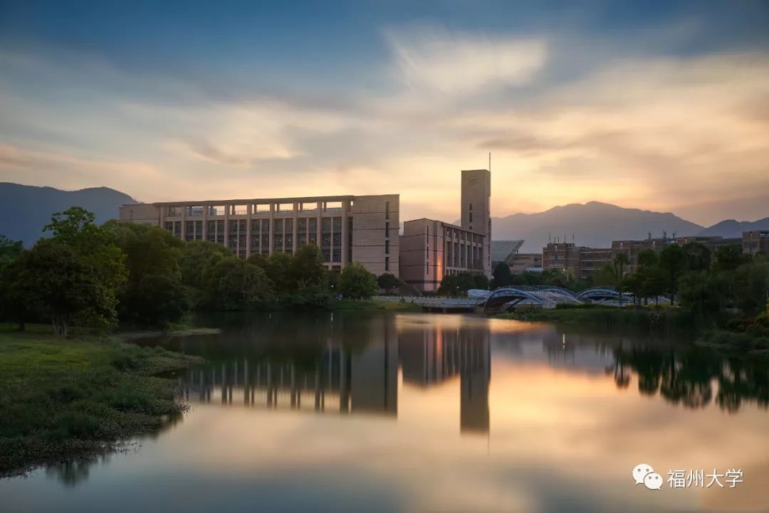 华侨大学 好消息不断!2018年高等教育国家级教学成果奖拟授奖项目出炉!福建这些高?;窠?! 9月27日,教育部高等教育司正式公示了2018年高等教育国家级教学成果奖拟获奖项目名单(公示期为2018年9月28日至10月7日),共有452个项目拟获奖。 其中特等奖2项,一等奖50项,二等奖400项。452个拟获奖项目的第一完成单位来自全国220所高校和1家教育部直属单位。 其中,福建5所高校13个项目进入拟获奖名单: 福建中医药大学拟授一等奖成果1项 厦门大学拟授二等奖成果7项 福建农林大学拟授二等奖成果2