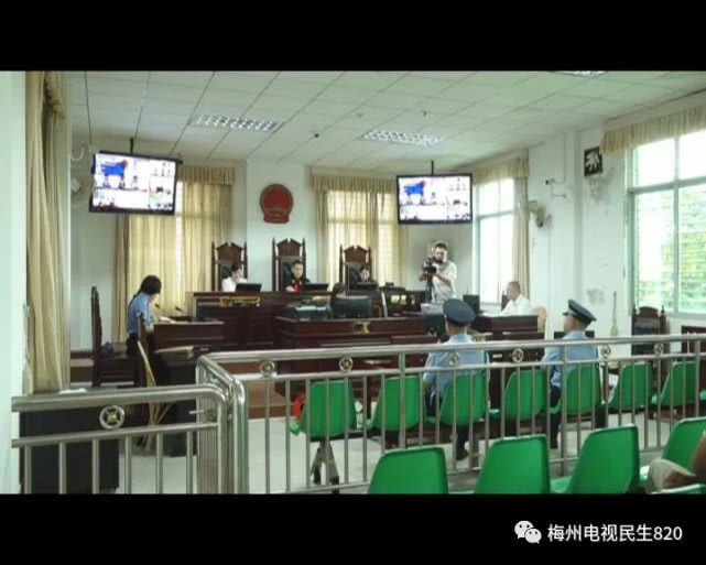 福建财产以为挖到宝要分女子14万现金竟变叫三吱视频图片