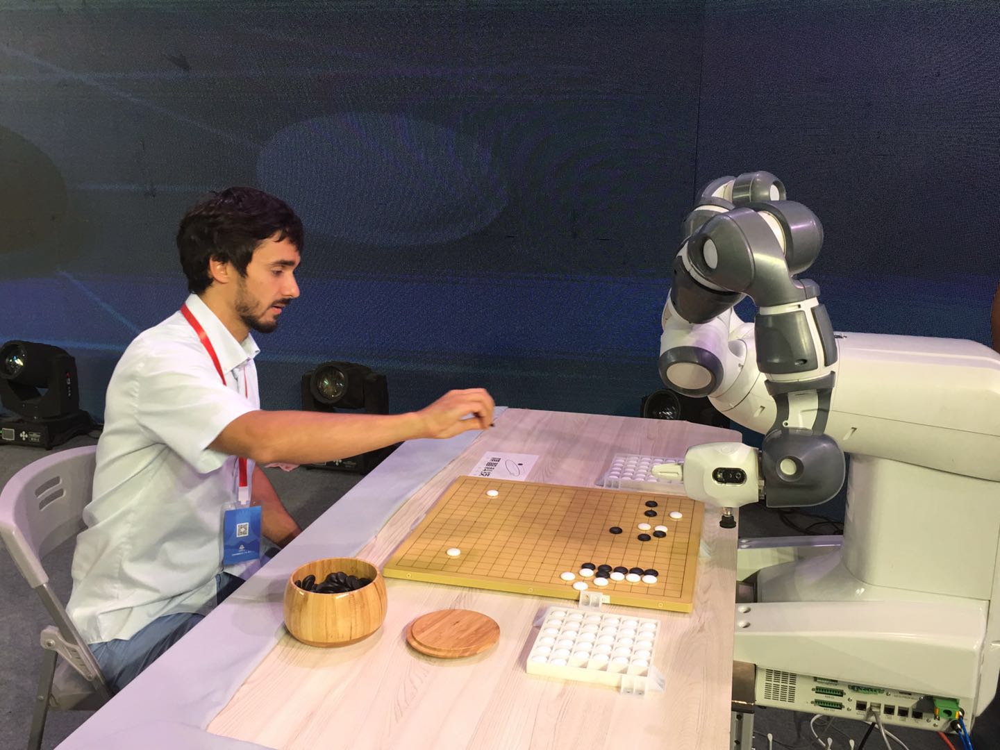 围观,明日峰会现场将上演顶级人工智能围棋赛