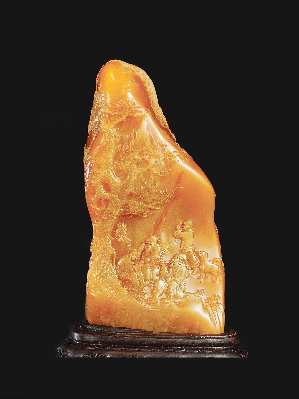 刘传斌银裹金是田黄里十分稀有的品种,此作就取自银裹金田黄石,色泽明